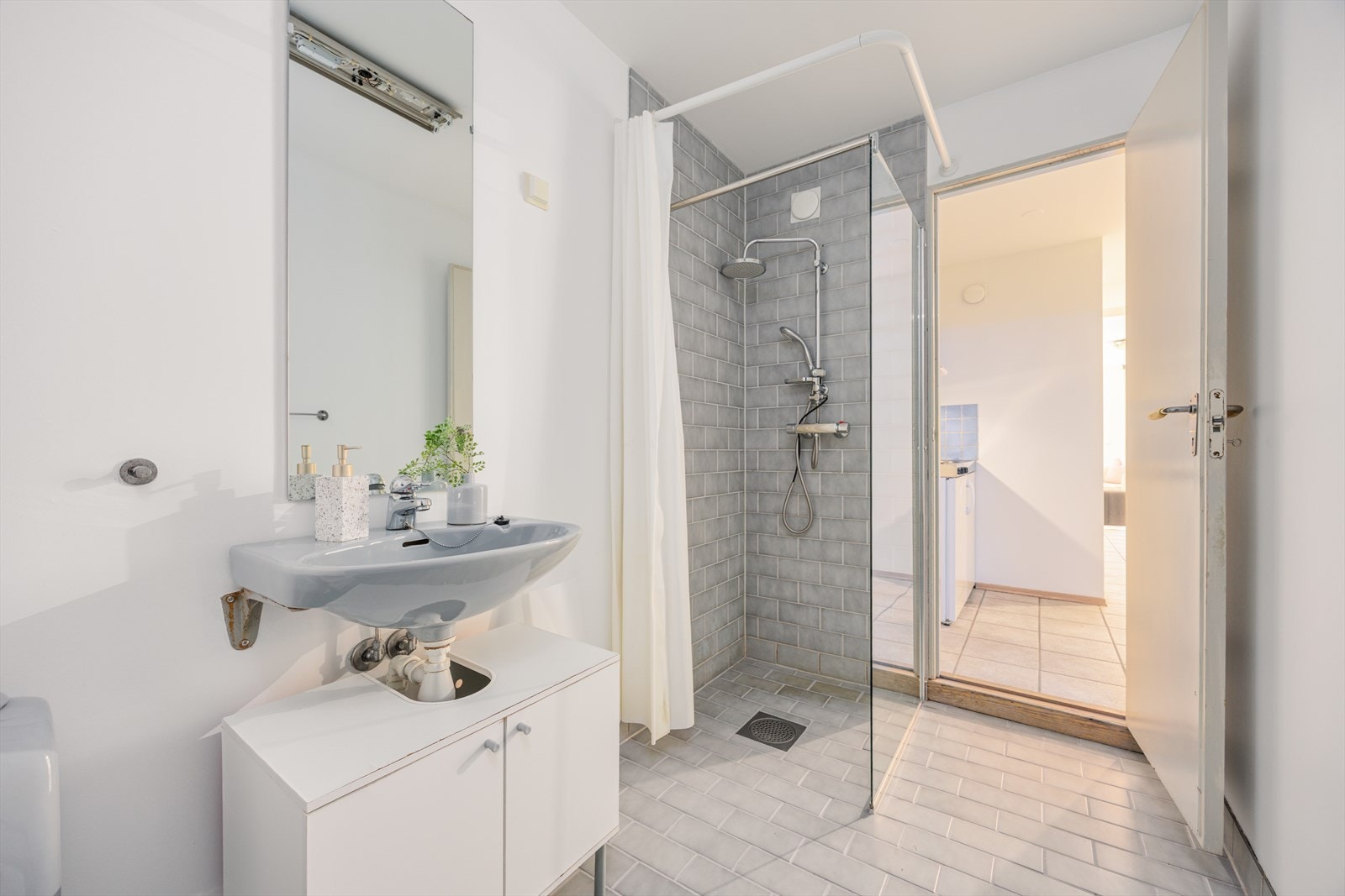 Bad i "hybel" Galleribilde