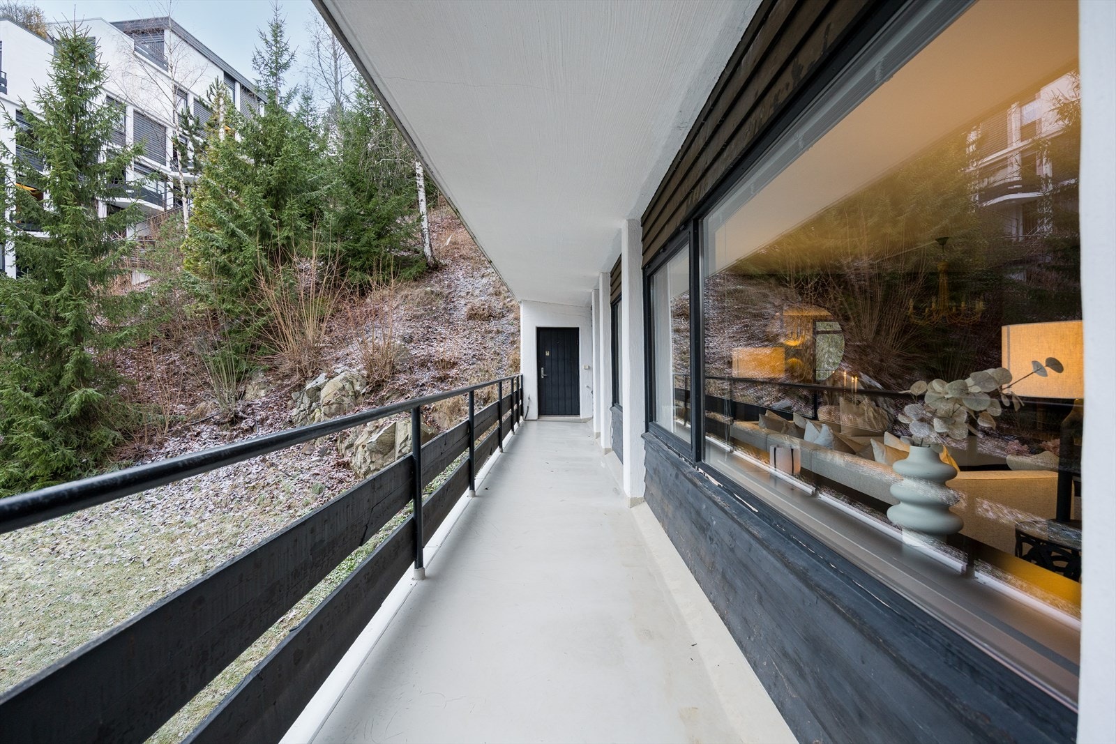 Utebod med adkomst fra terrasse Galleribilde