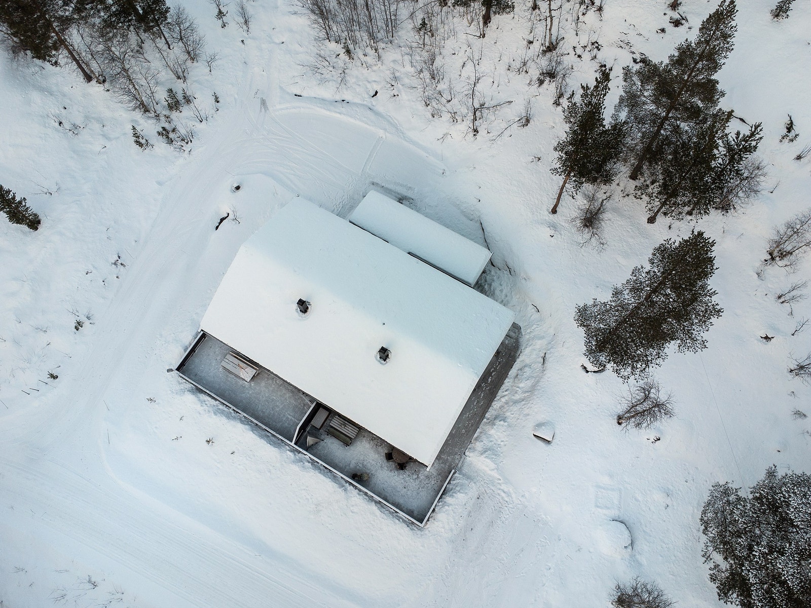 Dronebilde av eiendommen sett fra fugleperspektiv Galleribilde