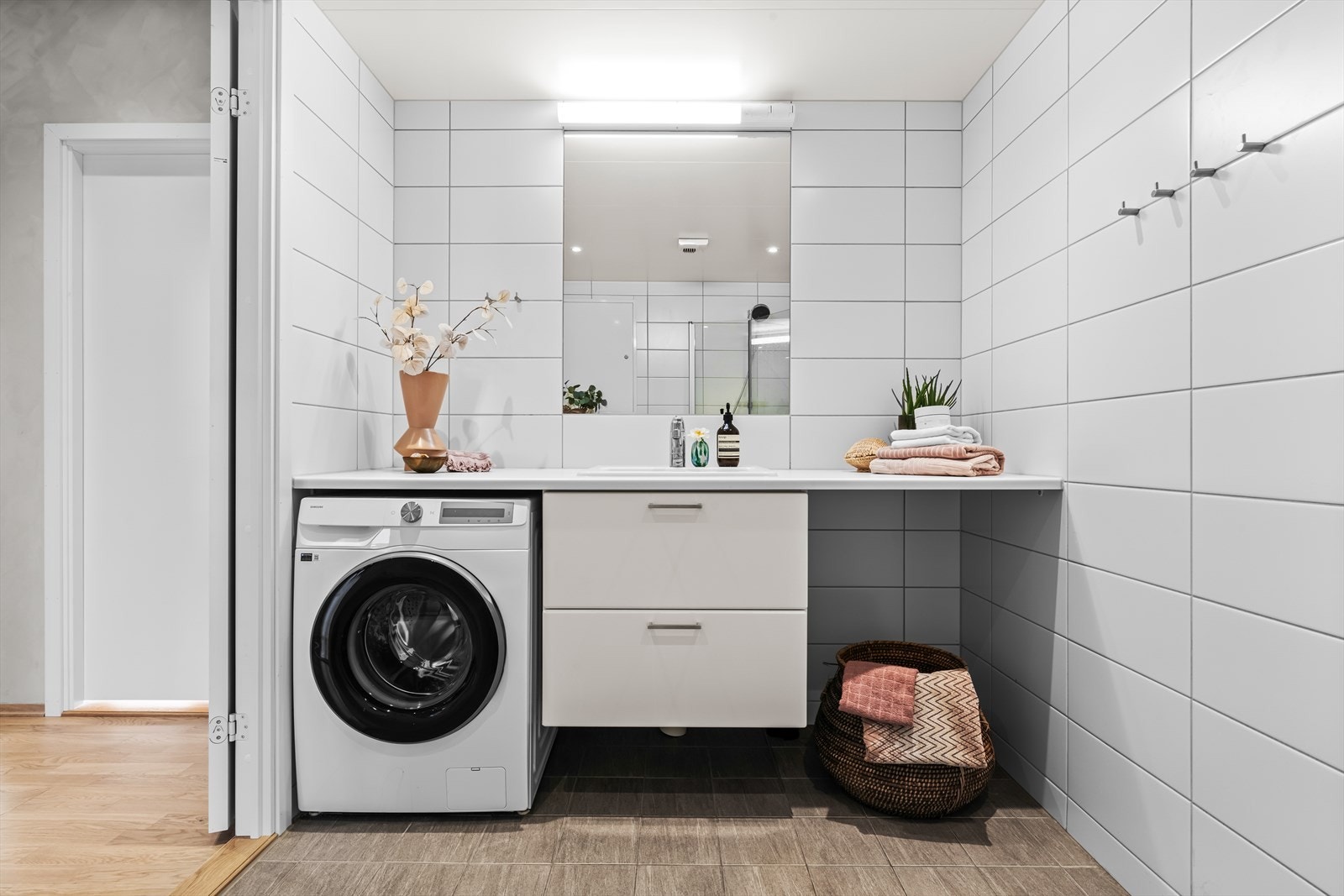 Her er det opplegg for både vaskemaskin og tørketrommel. Galleribilde