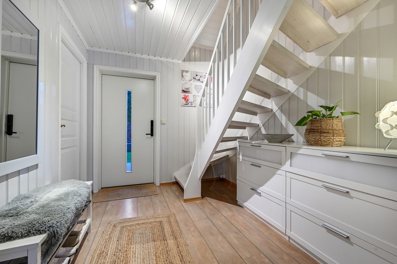 Romslig gang med god plass Galleribilde