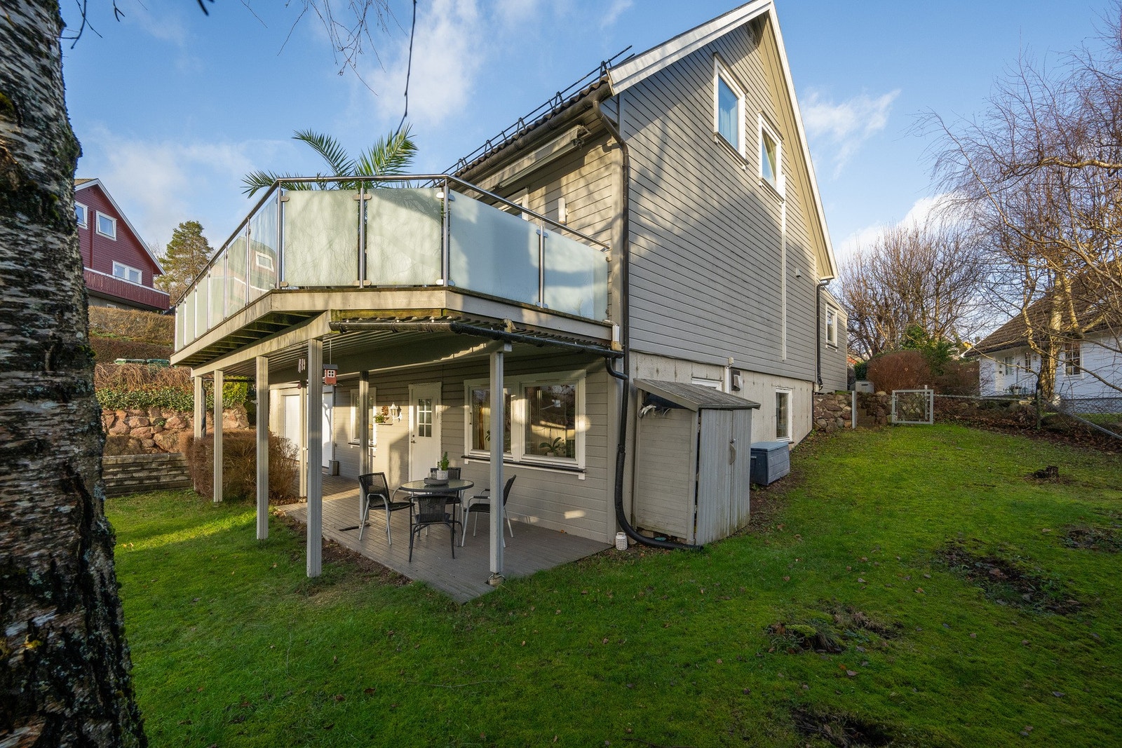 Inngangspartiet til leiligheten i underetasjen Galleribilde