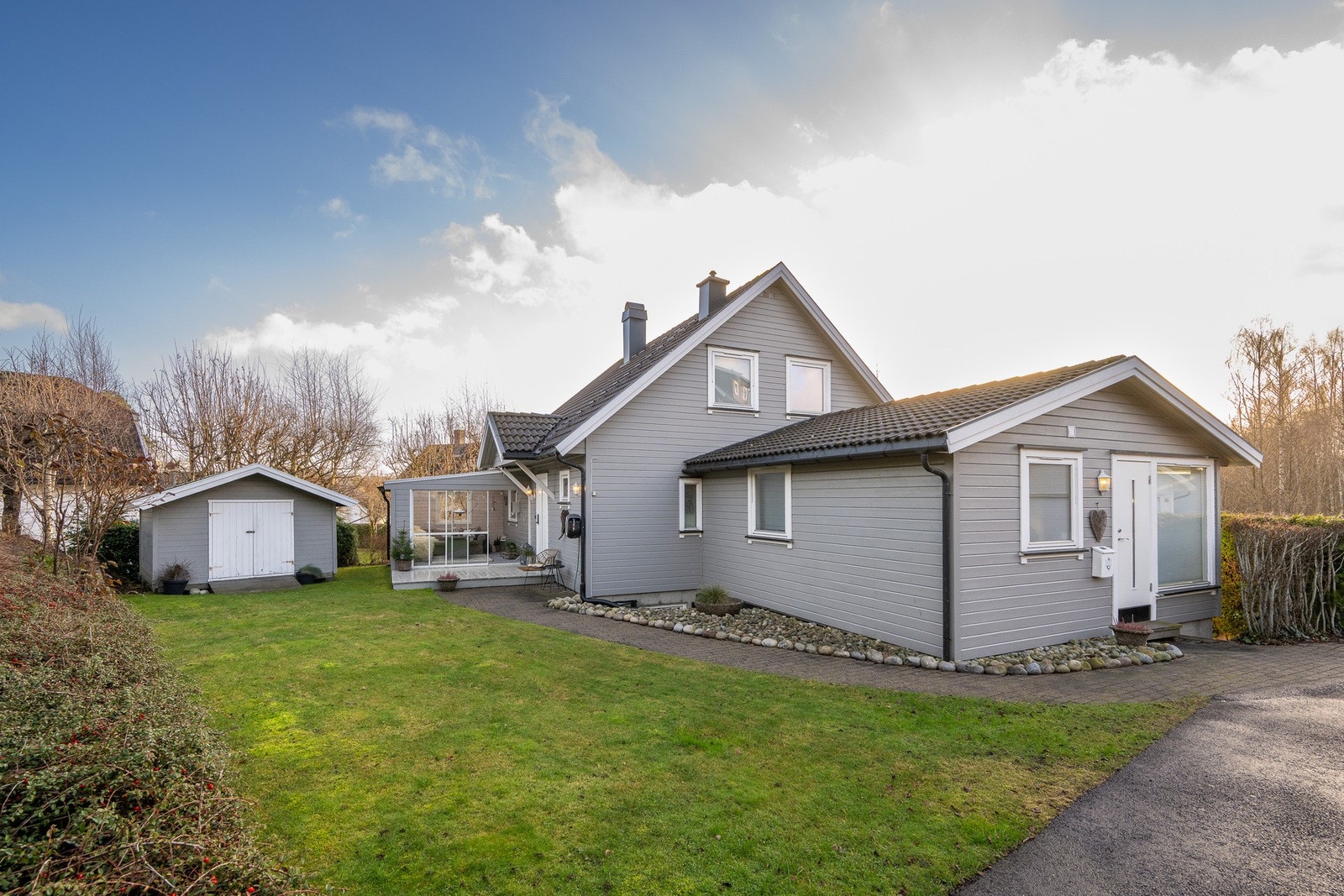 Boligen går over tre etasjer med utleiedelen i underetasjen Galleribilde