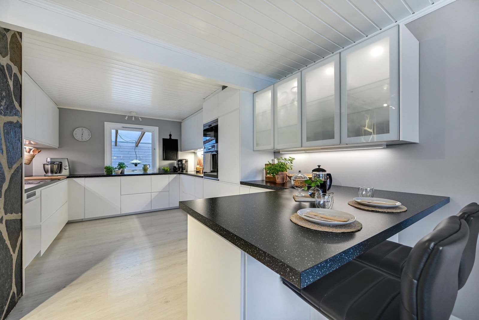 Stort og pent kjøkken fra ca. 2016 Galleribilde