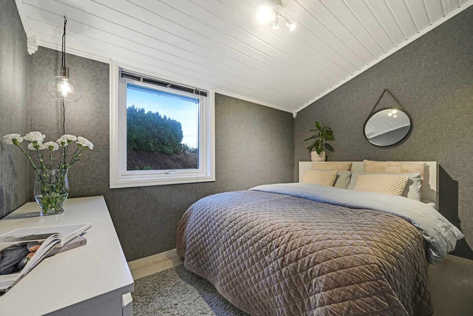 Hovedetasjen har et rom innredet til et soverom. Rommet er ikke søkt bruksendret. Galleribilde