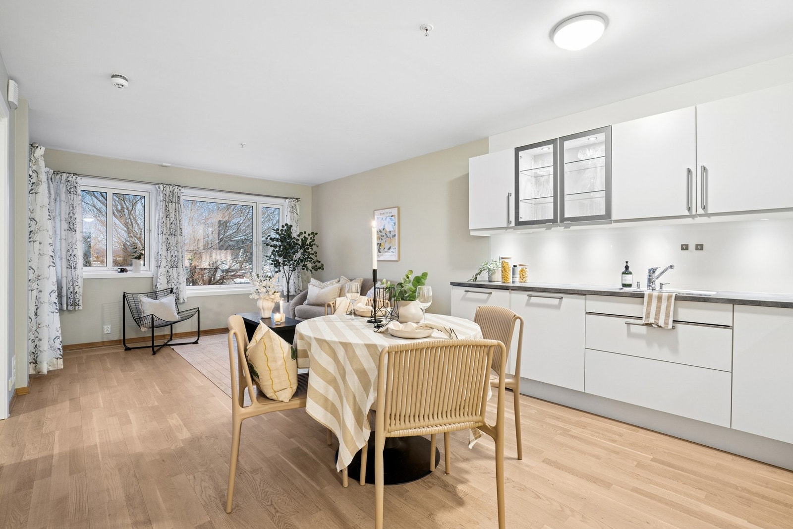 God plass til spisestue i kjøkkensonen. Galleribilde