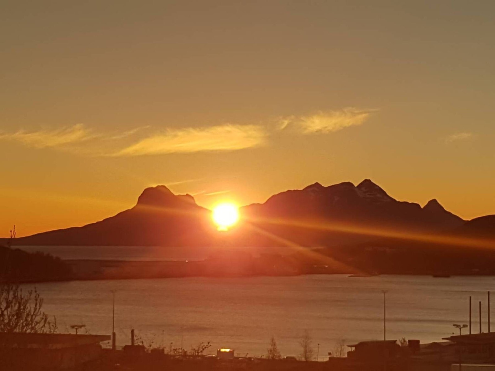 Leiligheten har utsikt mot Nord. Her er utsiktsbilde fra felles takterrasse. Galleribilde