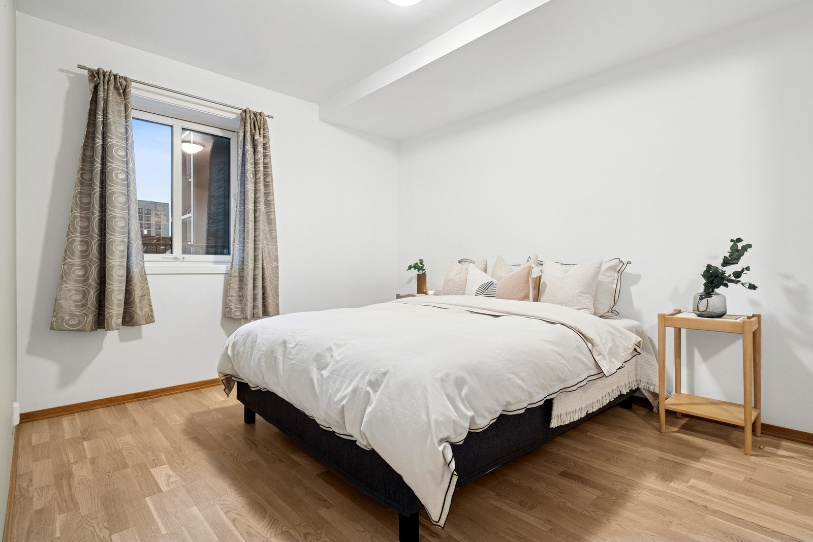 Hovedsoverom med et tilhørende walk in closet. Galleribilde