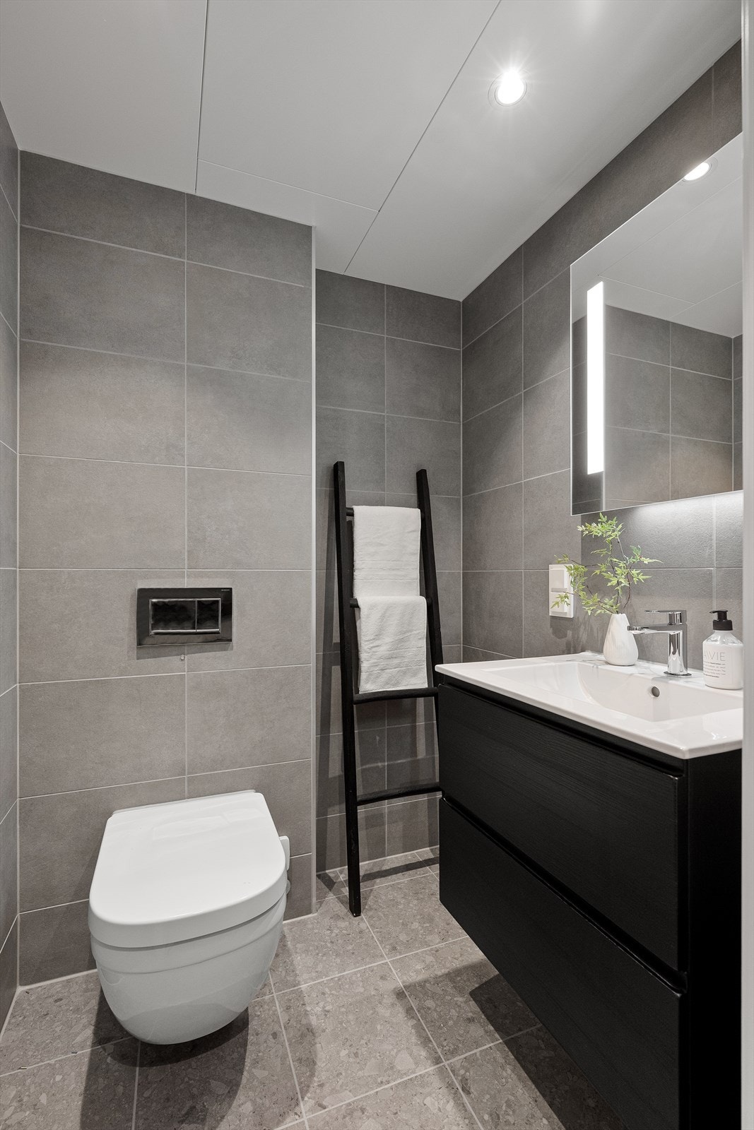 Leiligheten har også et separat gjestetoalett. Galleribilde