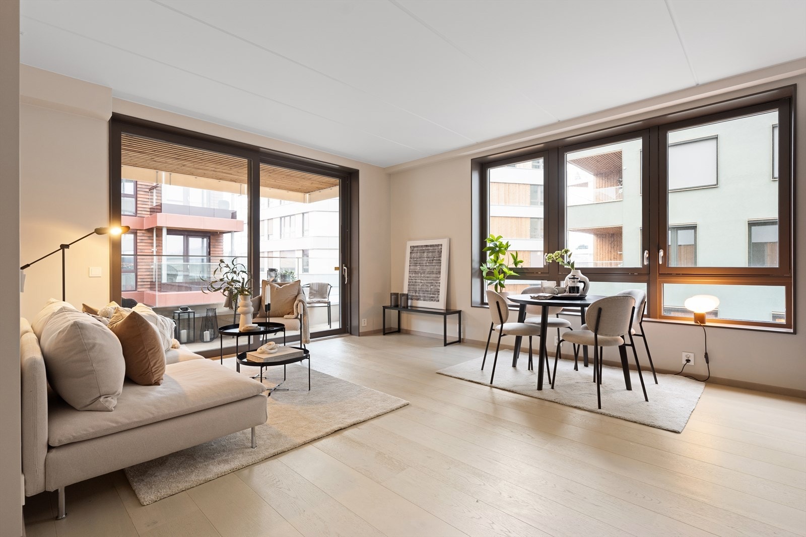 Leiligheten er helt ny og ligger i Helgerudkvartalet midt i Sandvika sentrum. Her er det tøffelavstand til alt man trenger i hverdagen. Galleribilde