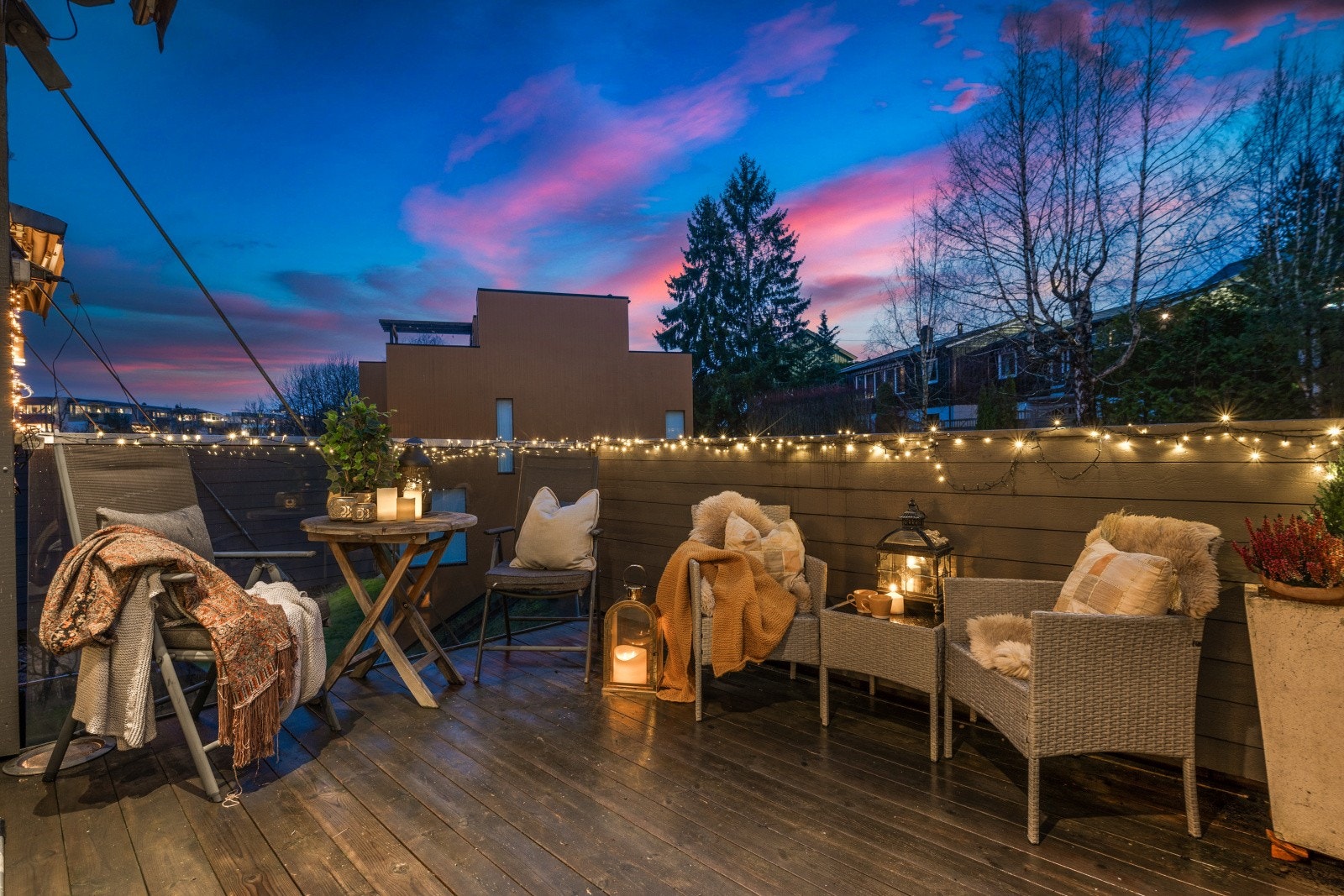 Balkongen på ca. 9 kvm er utstyrt med markise og stikkontakt. Galleribilde