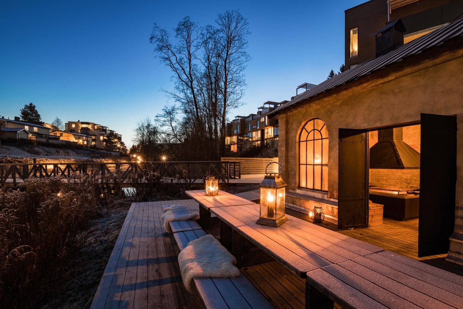 Sameiet har eget grillhus med tilhørende hyggelig platting som kan benyttes av sameiets beboere. Galleribilde