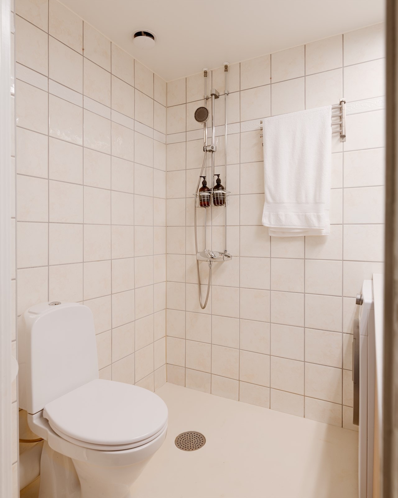 Dusj så lenge du gidder! Varmtvann er inkludert i felleskostnadene. Galleribilde