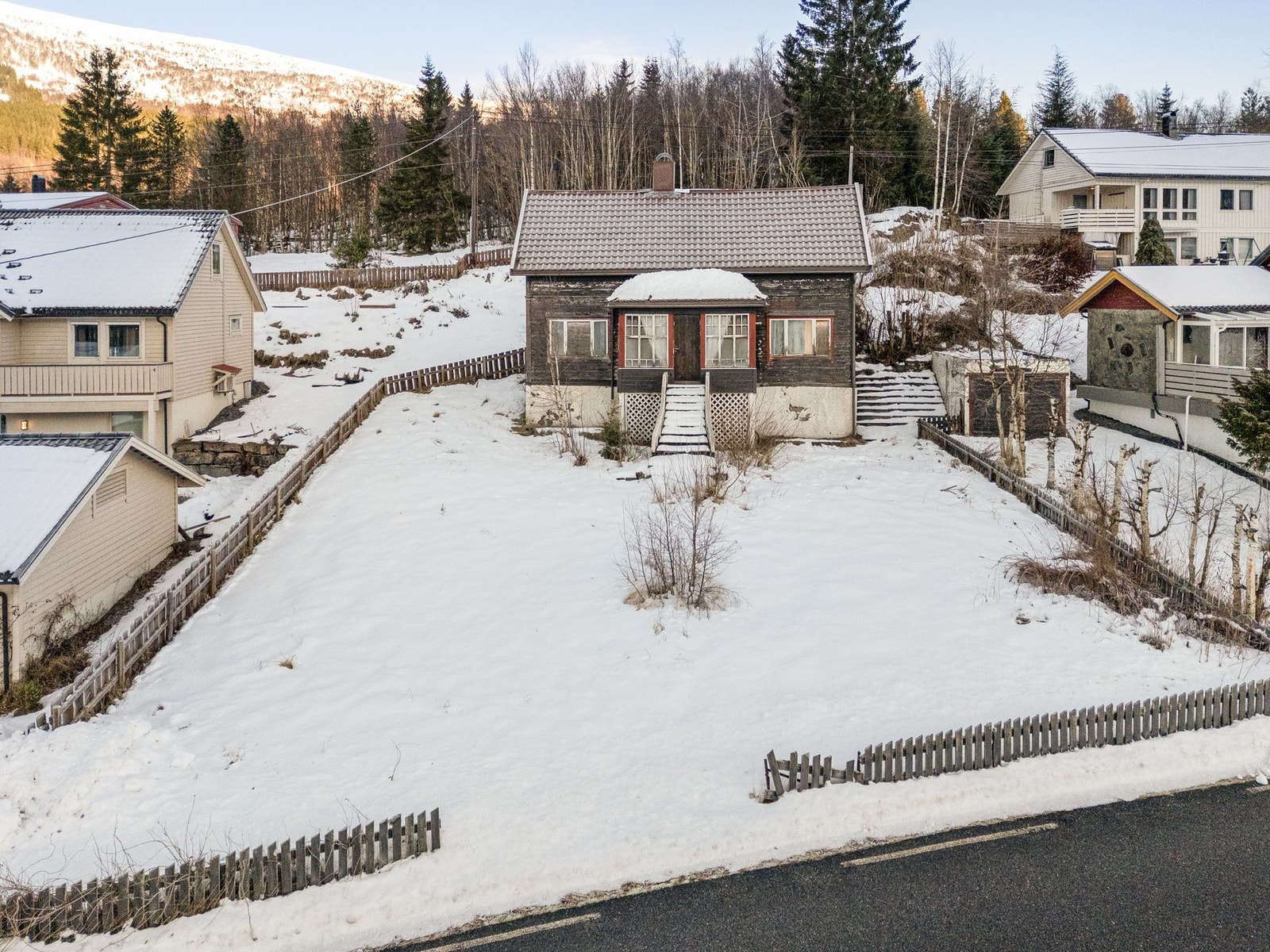 EiendomsMegler 1 v/ Tobias Karlsen Skarshaug presenterer Engesetdalsvegen 568! Foto: Hunter visuals Galleribilde