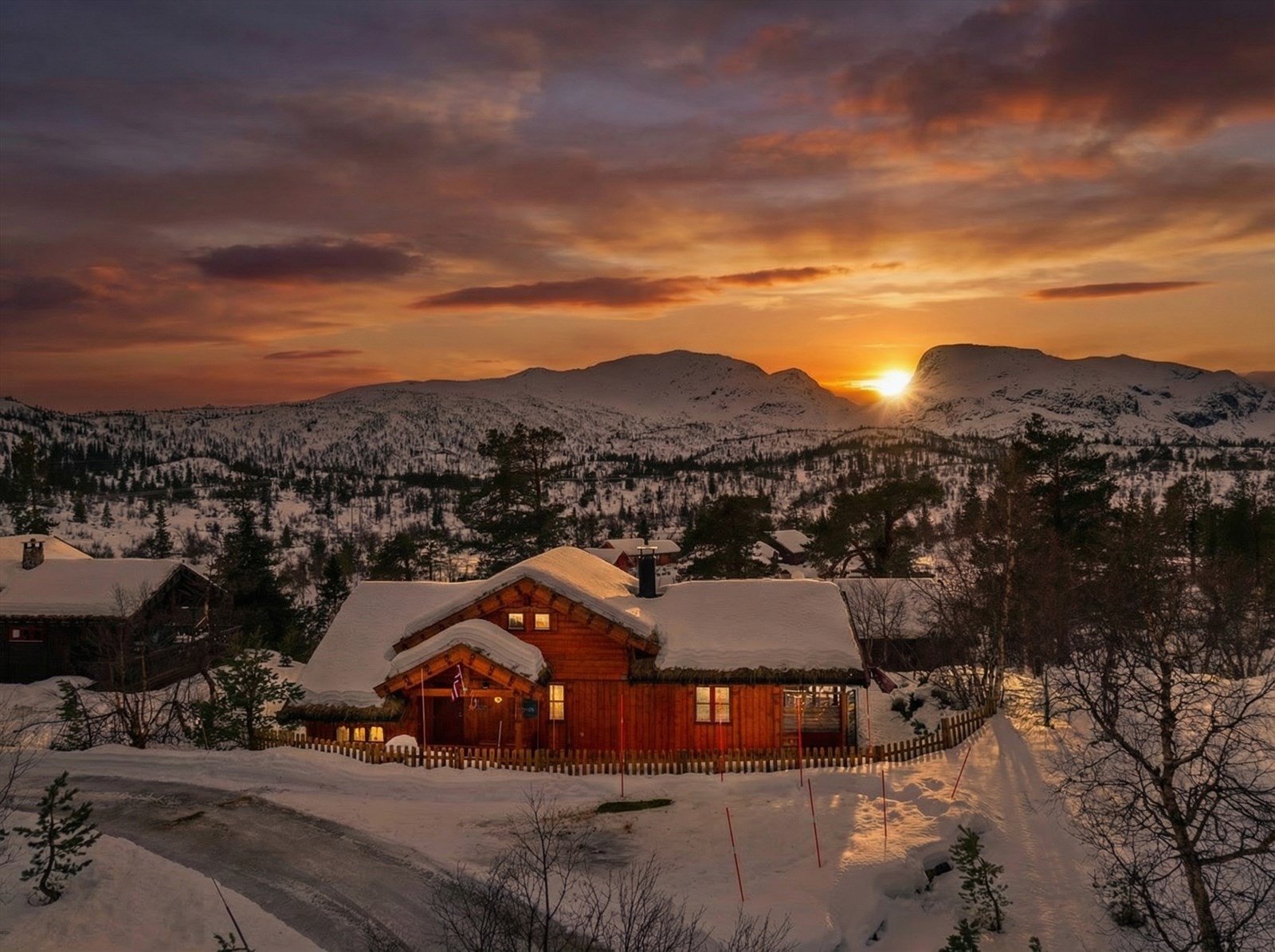 Parkering foran hytta Galleribilde