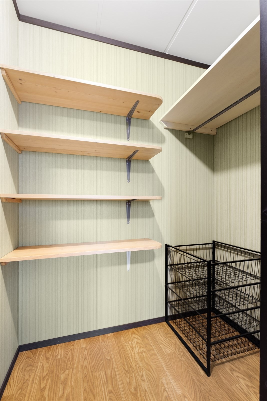 I tilknytning til hovedsoverommet ligger det et praktisk garderoberom. Galleribilde