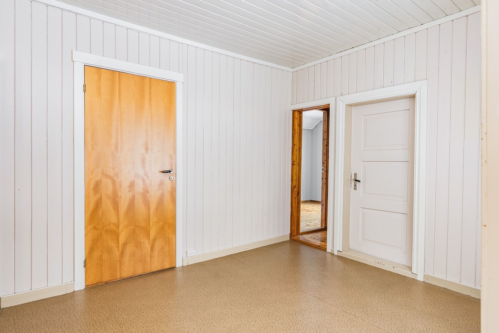 Gangen i andre etasje med adkomst til fire av fem soverom. Galleribilde