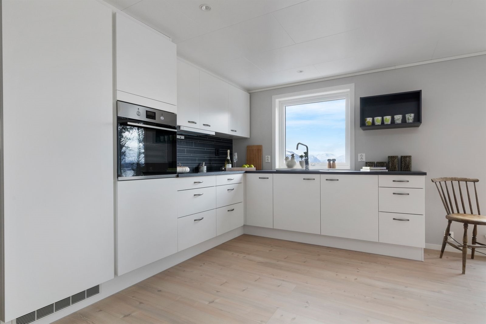 Rikelig med skapplass på kjøkken Galleribilde