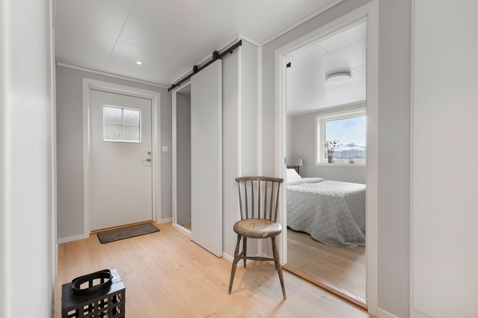 Garderobe i gang Galleribilde