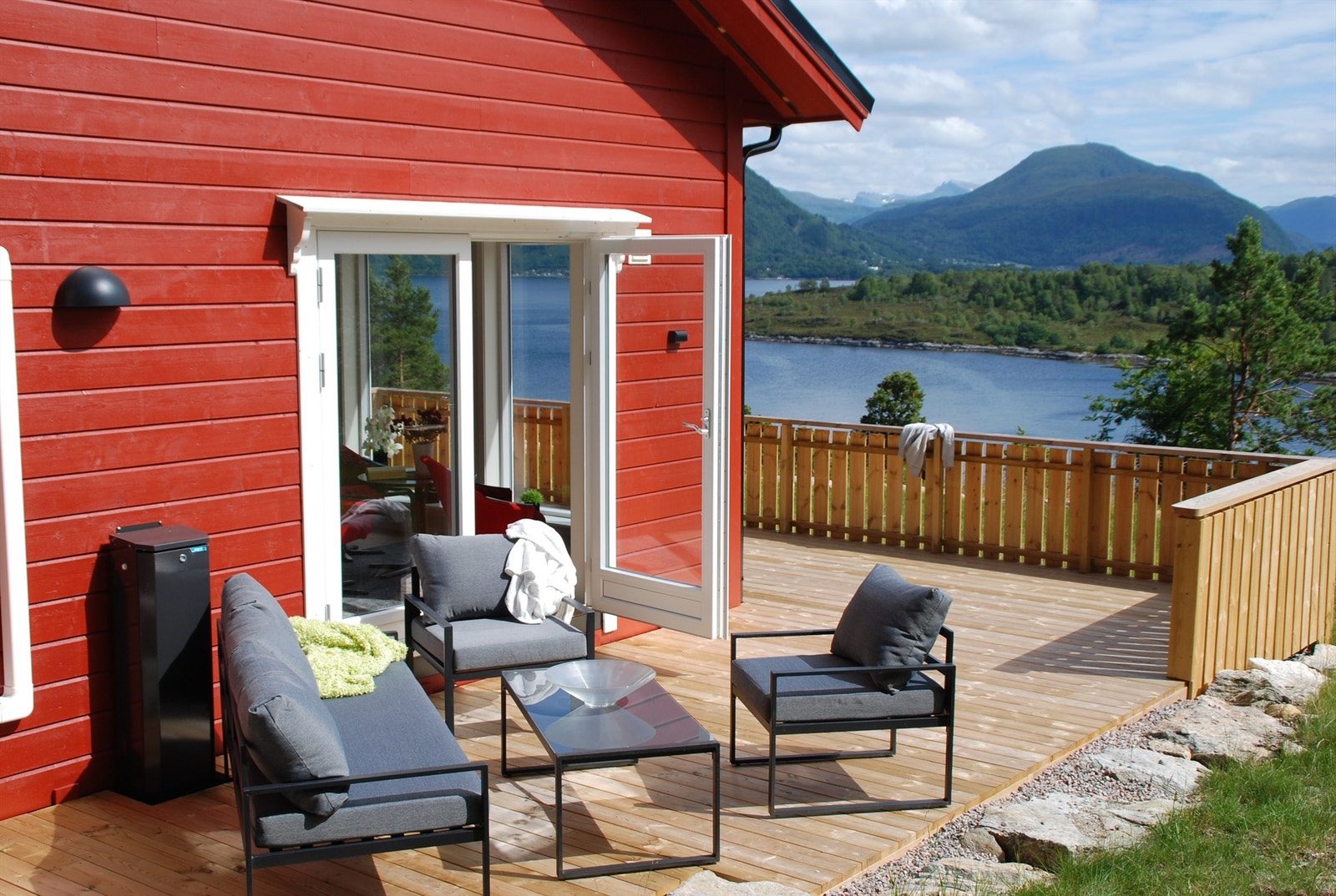 Ny terrasse med utsikt. Galleribilde