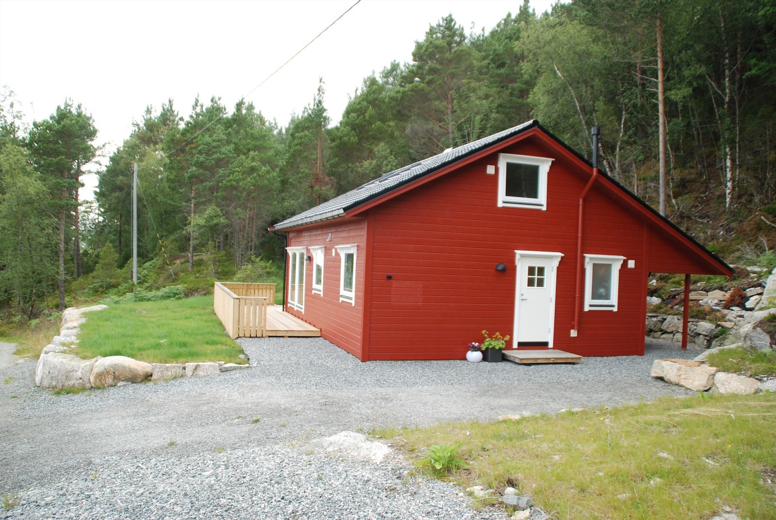 Nyoppført hytte med flott sjøutsikt. Galleribilde