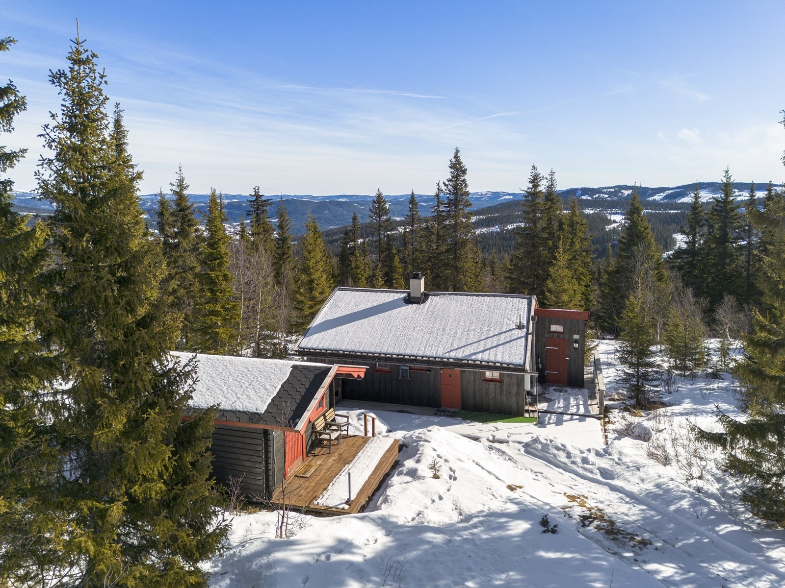 Med stadig bedre og raskere vei fra Oslo-området, og god stølsvei opp på Fjellstølen sommer som vinter, er dette et fint sted å bruke året rundt. Galleribilde