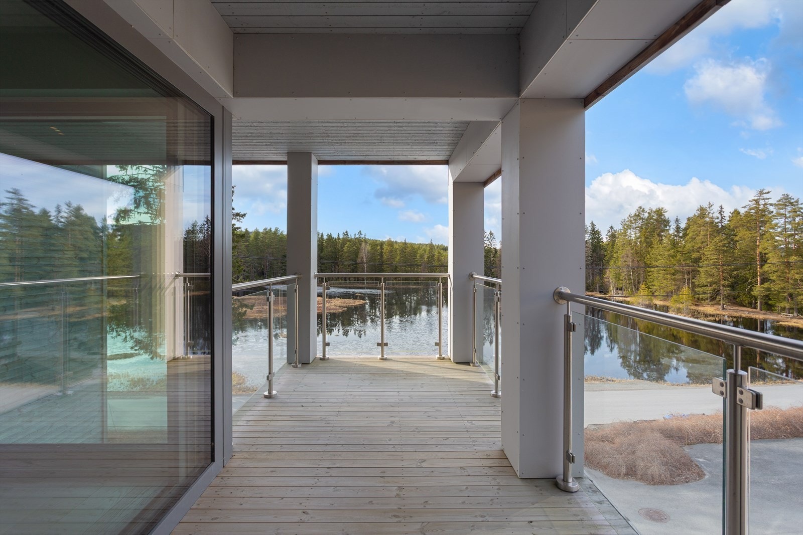 Her er det også en fin balkong - livet er best ute sies det :-) Galleribilde