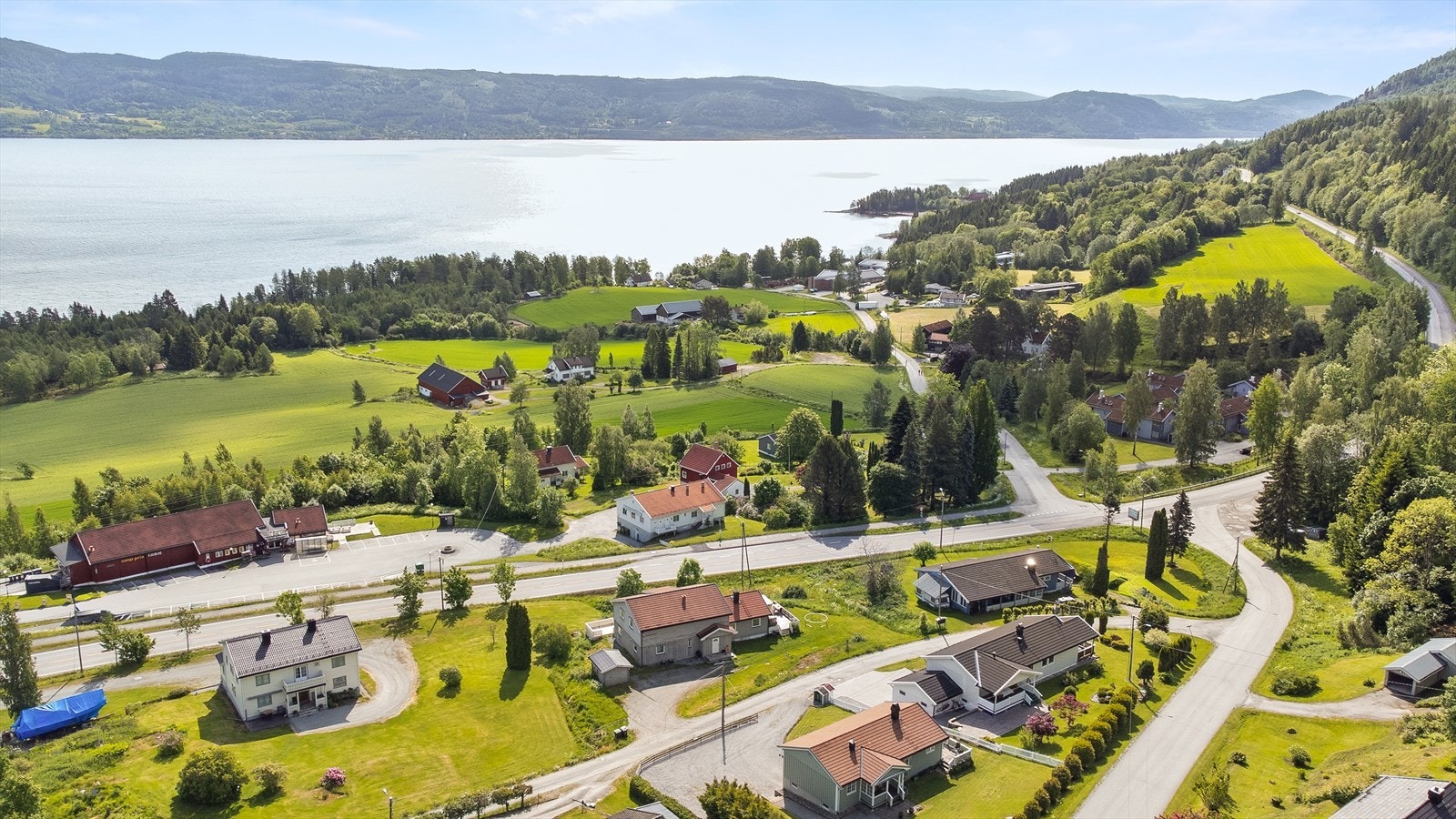 Kort vei til Mjøsa, perfekte forhold for bading, fiske og friluftsliv året rundt. Galleribilde