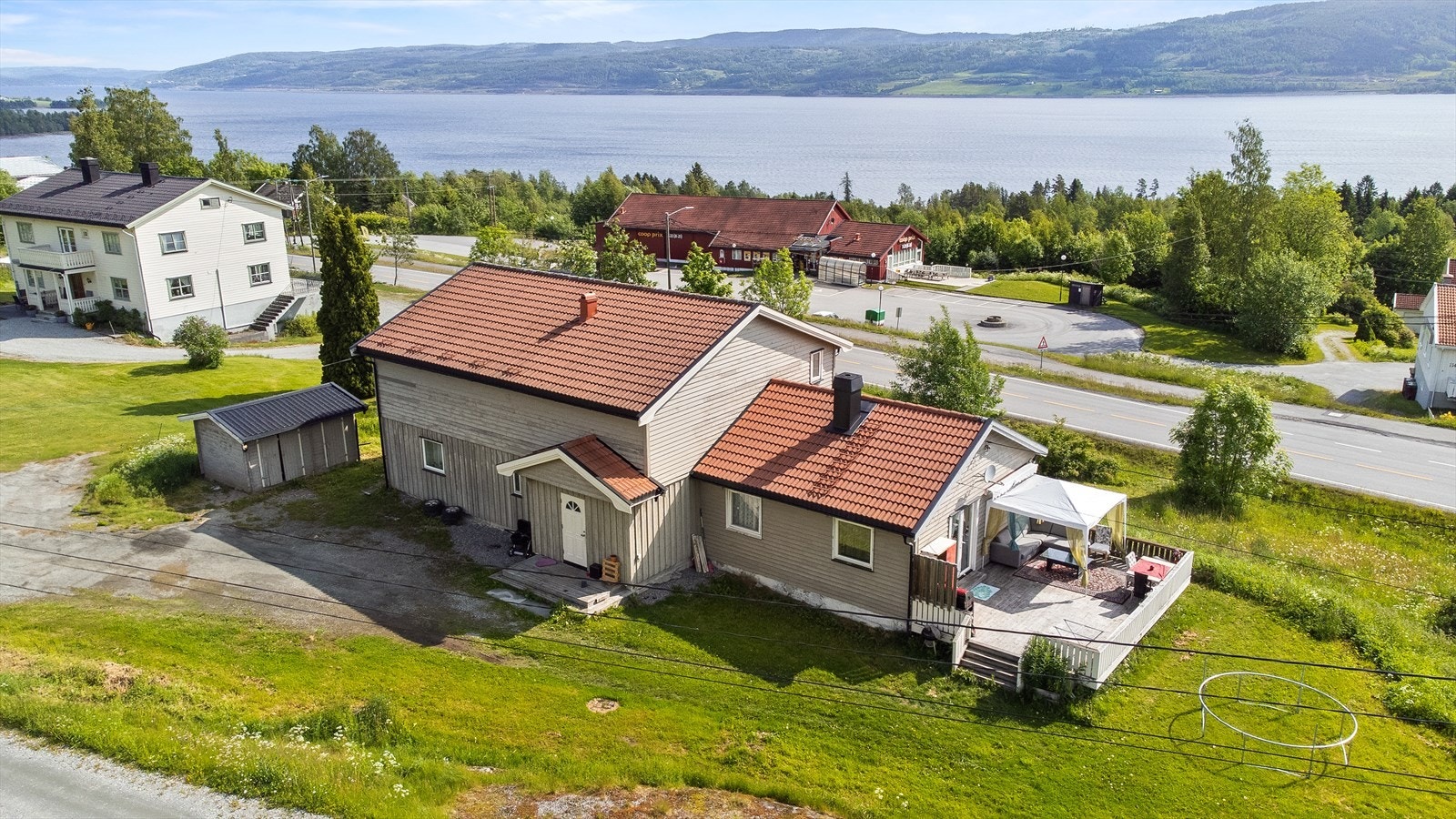 Eiendomsmegler 1 v/Jonas Lundby har gleden av å presentere Skolevegen 3! Foto: Espen Edin Galleribilde