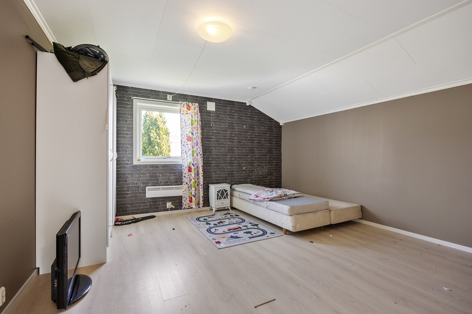 Denne etasjen har 2 soverom, begge meget romslige. Galleribilde