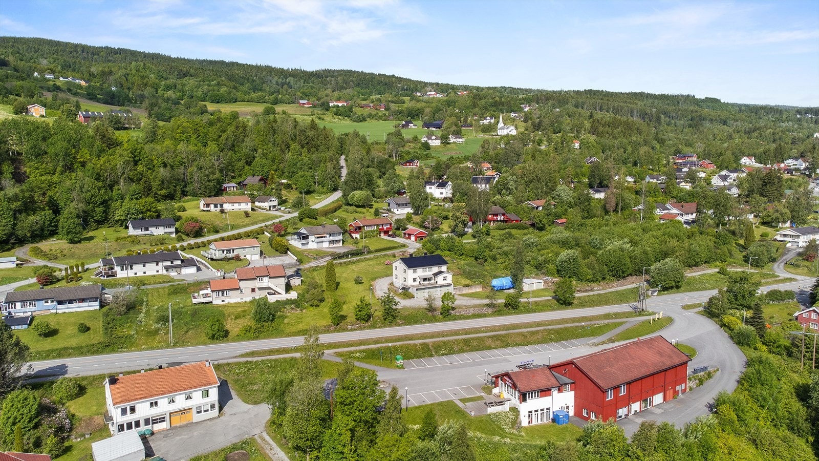 Det er kort vei til flott natur fra eiendommen. Galleribilde