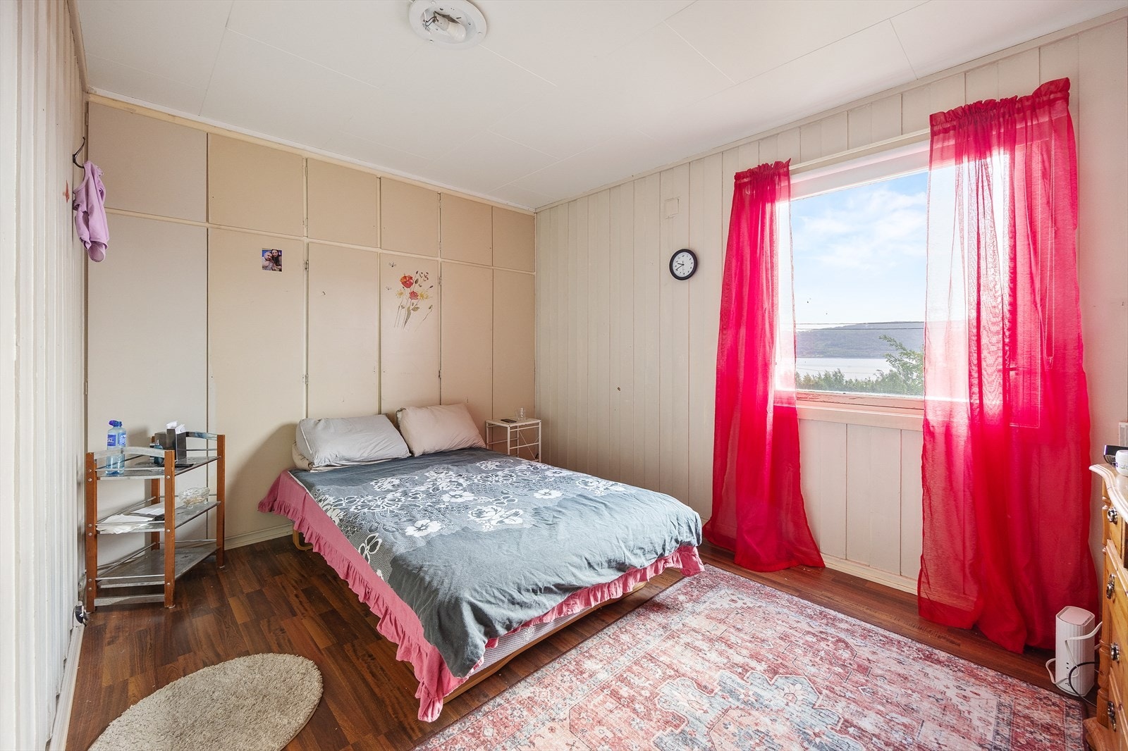 Soverom 2 har også god plass til stor seng. Galleribilde