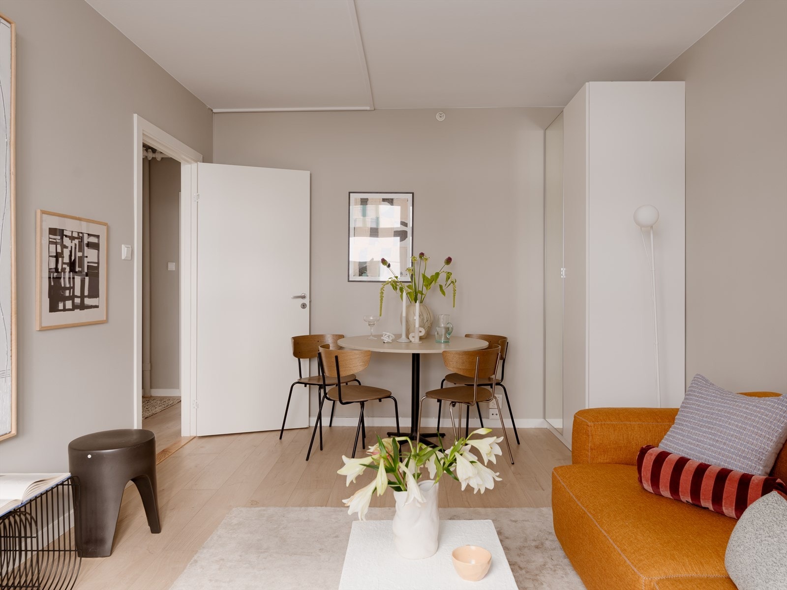 Det lyse palettet gjør det enkelt å innrede etter eget ønske og behov. Galleribilde