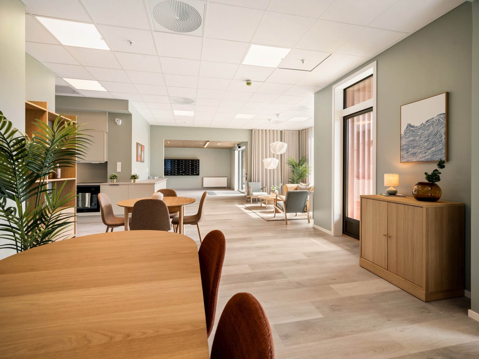 Fellesstue, sosial møteplass men også areale som kan reserveres til private selskap. Galleribilde