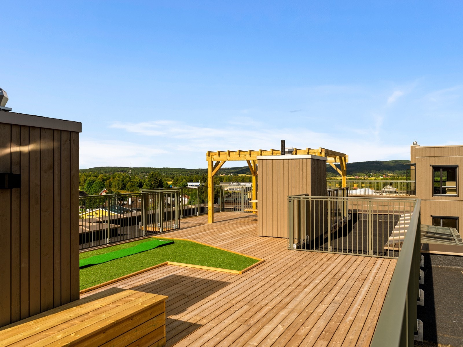 To store, felles takterrasser i sameiet. Galleribilde