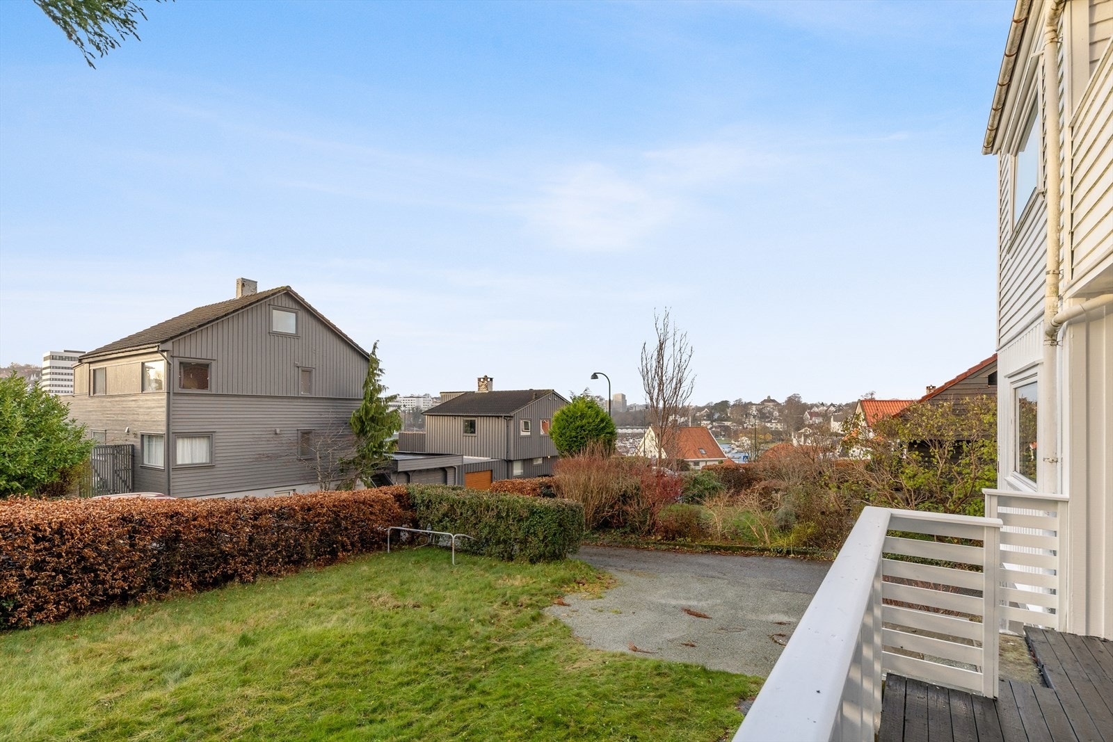 Solrik, romslig uteområde som kan nytes. Galleribilde