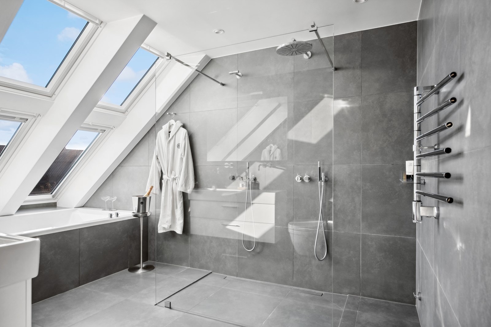 Dobbel dusj med lekre detaljer. Galleribilde