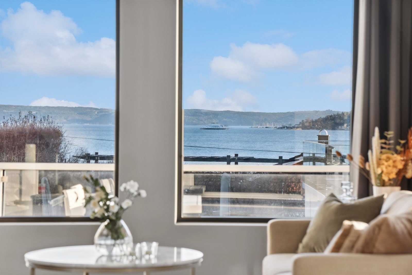 Utsikt fra sofakroken. Galleribilde