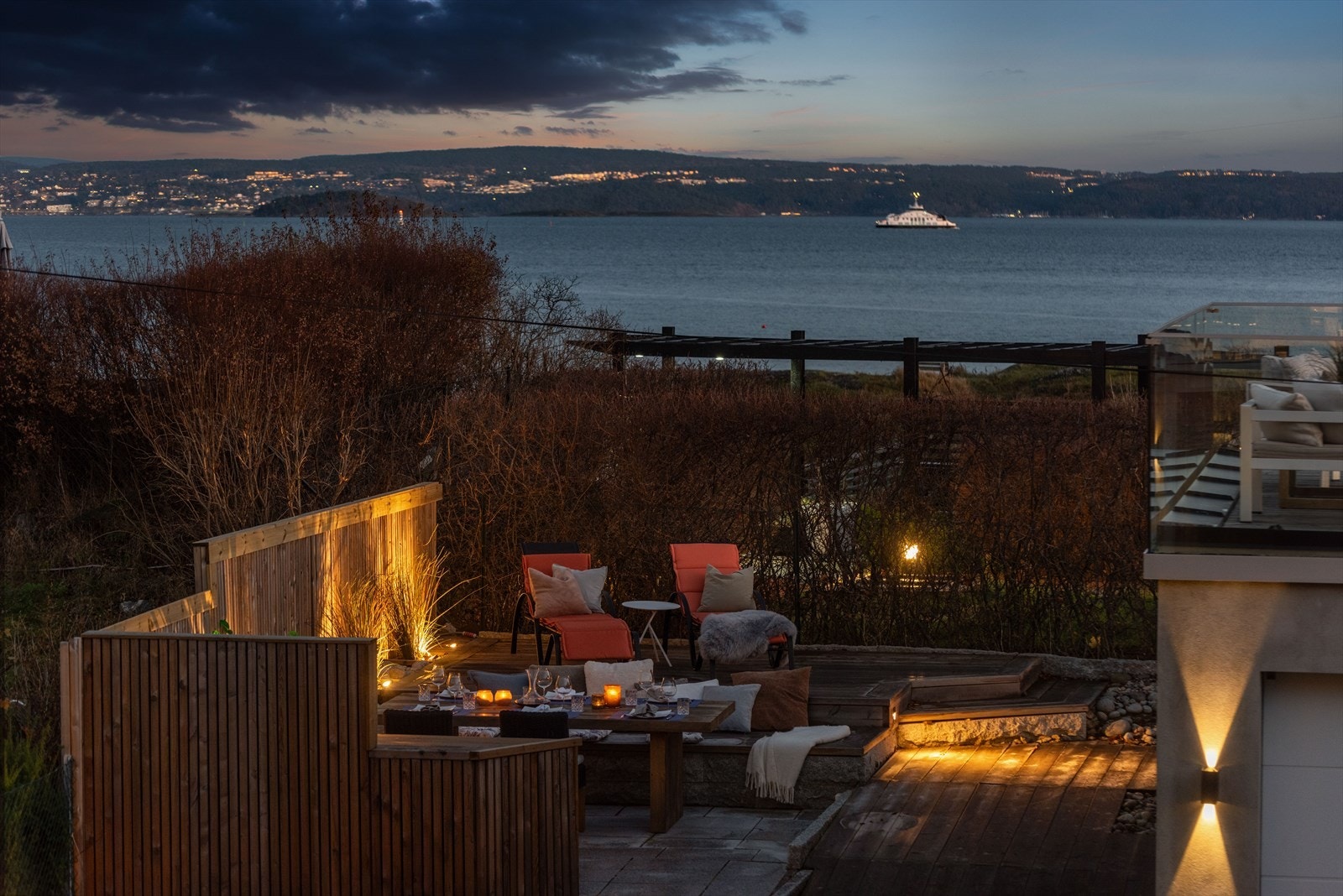 Uteplass med kveldssol Galleribilde