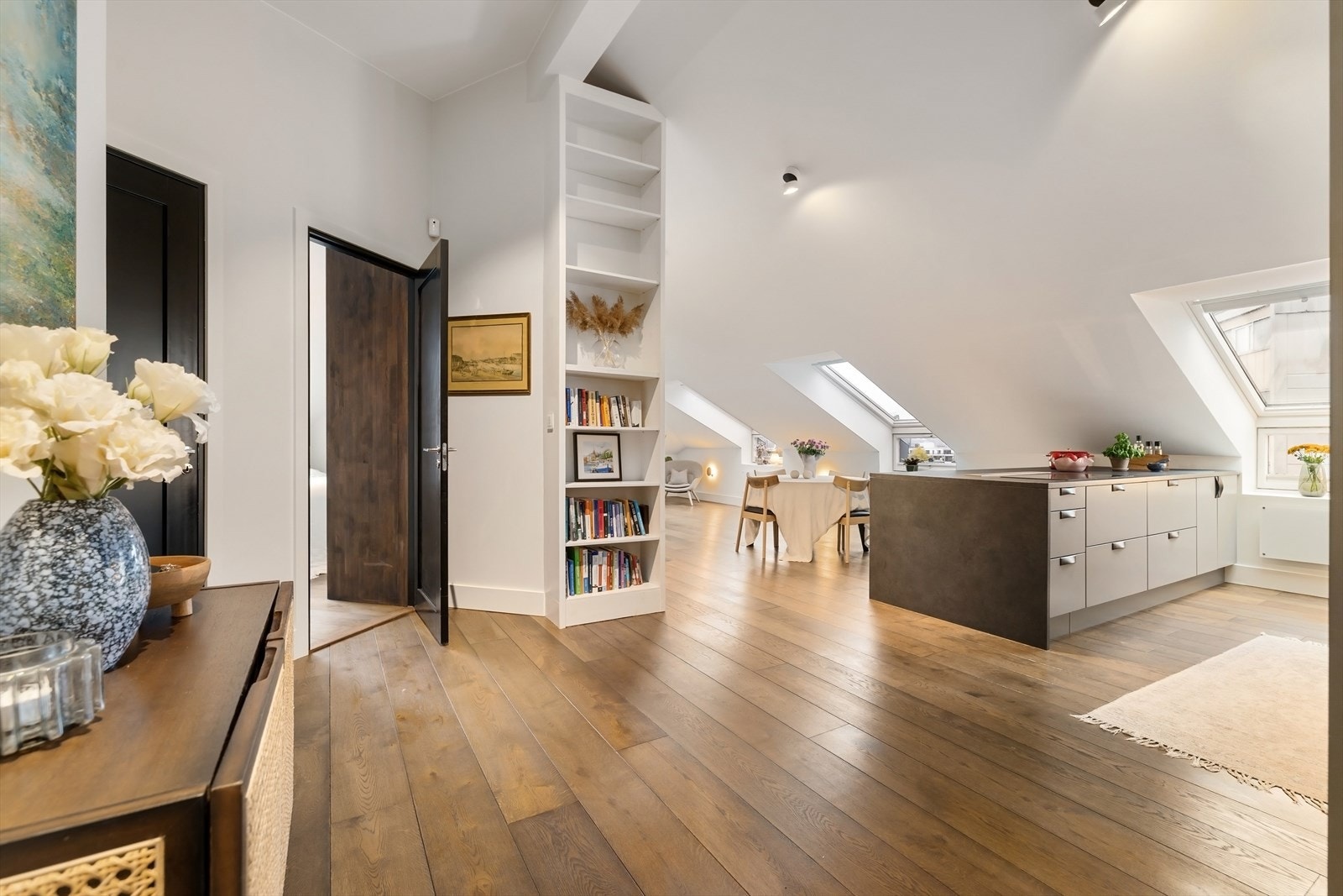 Det er gjennomgående 1-stavs parkett i leiligheten Galleribilde