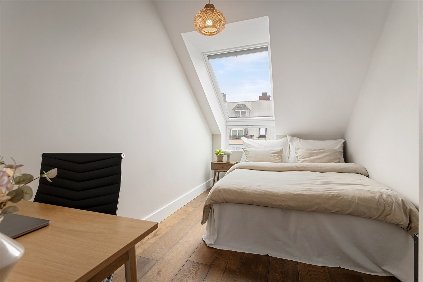 Soverom nr. 2 er også av god størrelse og passer utmerket som barnerom, gjesterom og/eller kontor Galleribilde