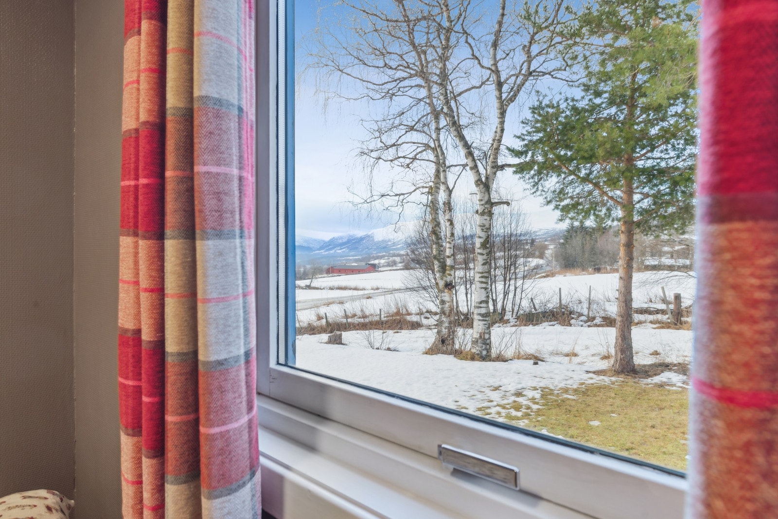 Soverommene har utsikt mot rolige, grønne omgivelser som gir en behagelig og skjermet atmosfære. Galleribilde