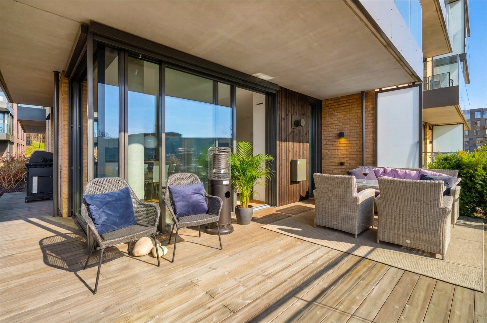 Velkommen til en flott 3-roms med solrik markterrasse Galleribilde