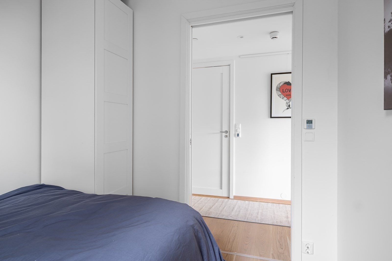 Fra soverom 2. med garderobeskap Galleribilde