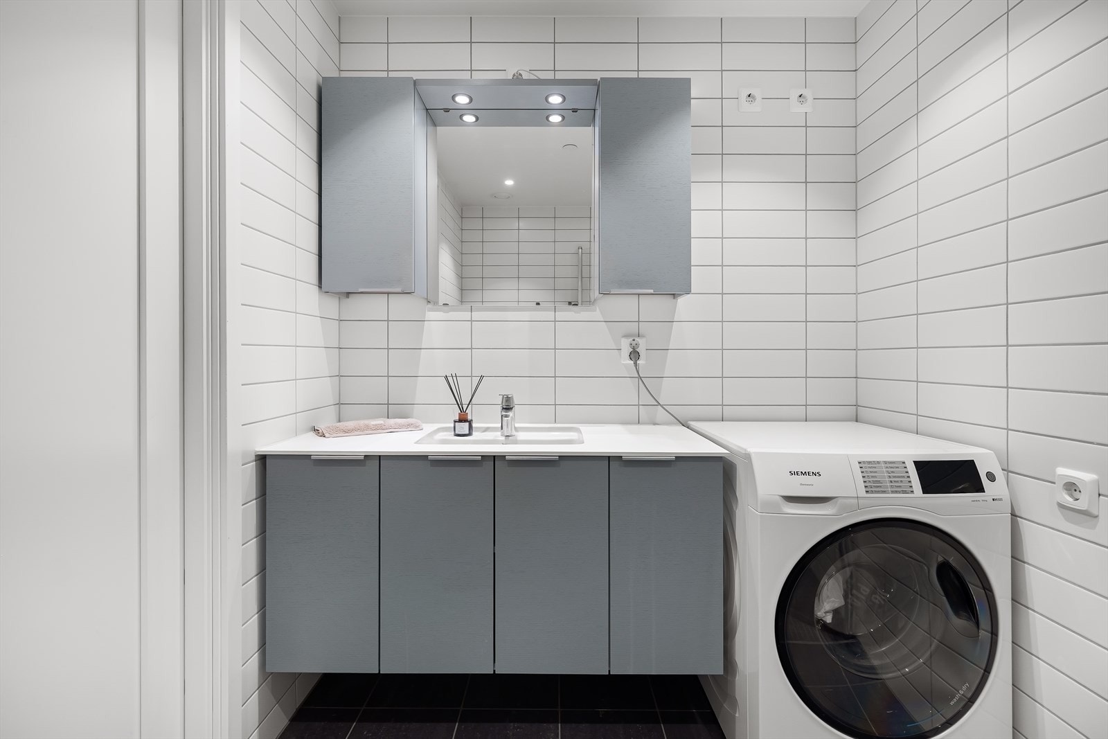 God skap/benkeplass. Opplegg til vaskesøyle Galleribilde