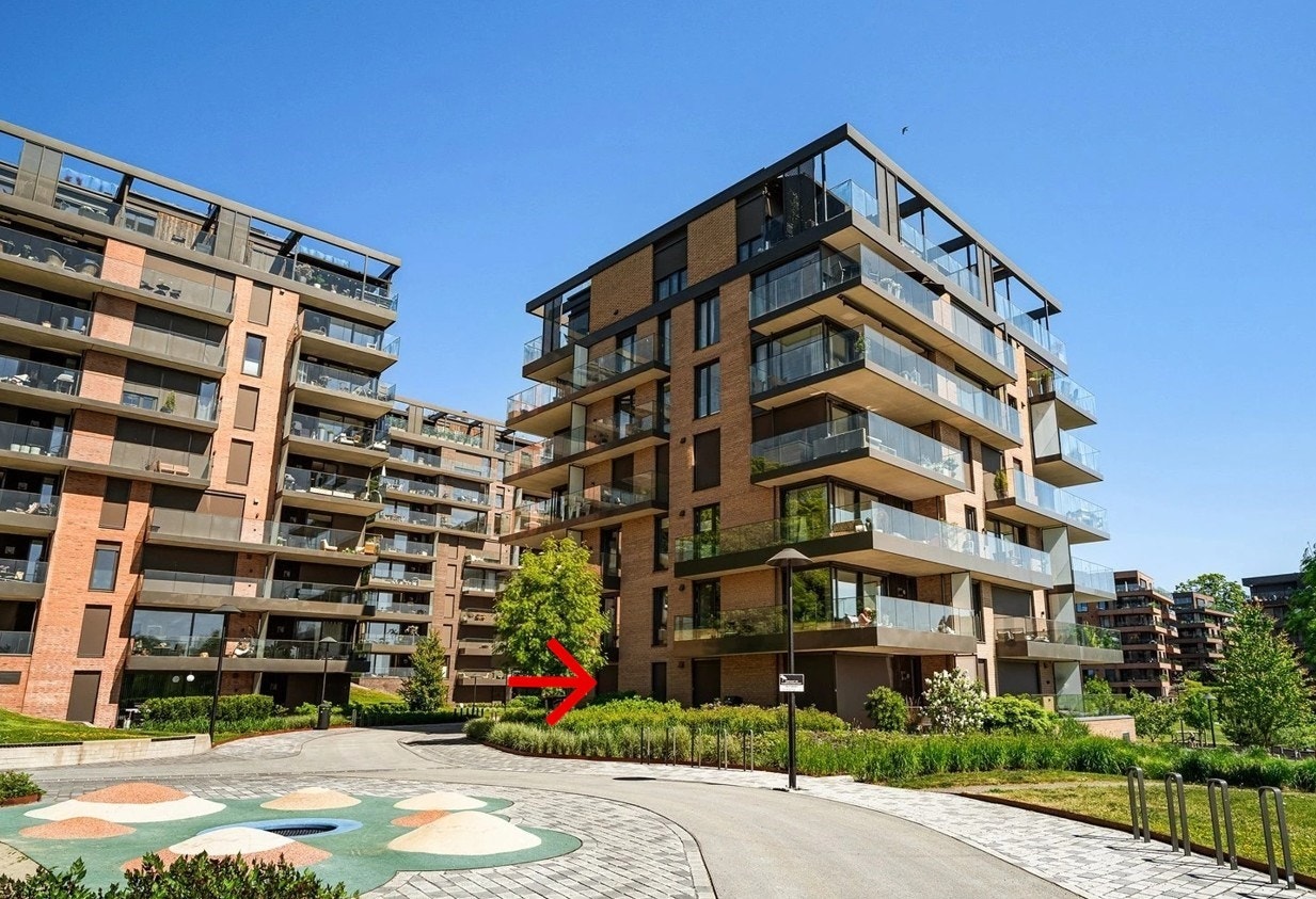 Sommerbilde av blokken Galleribilde