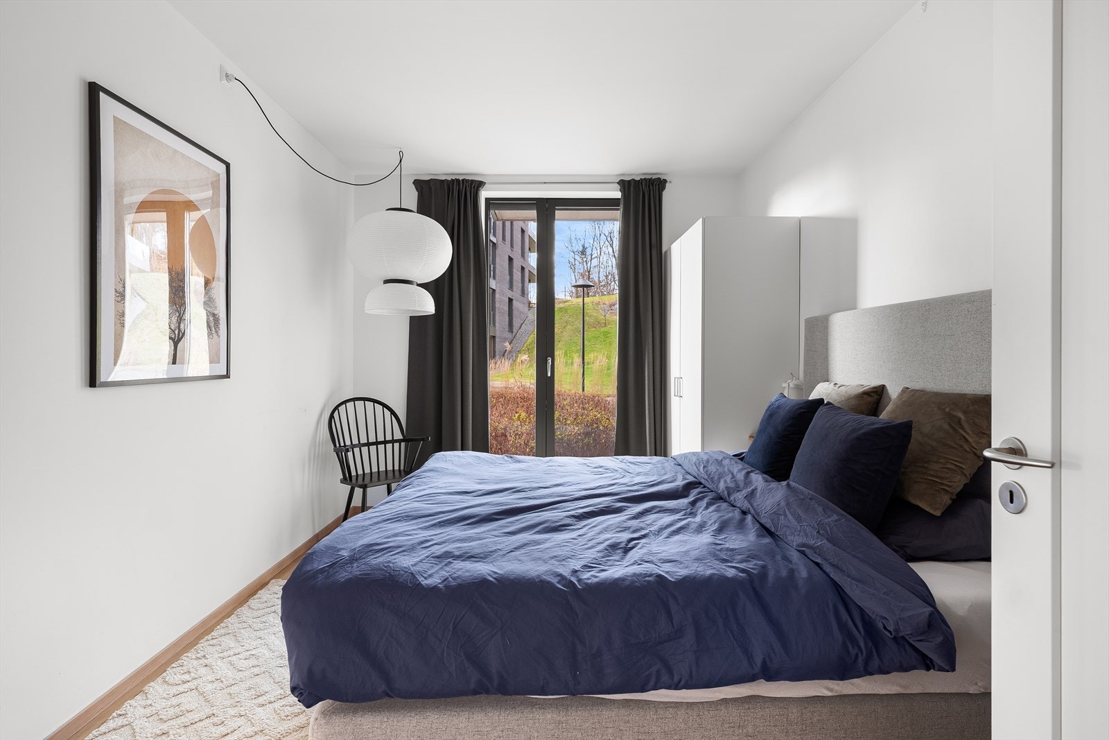 Fra hovedsoverommet med utgang til markterrasse Galleribilde