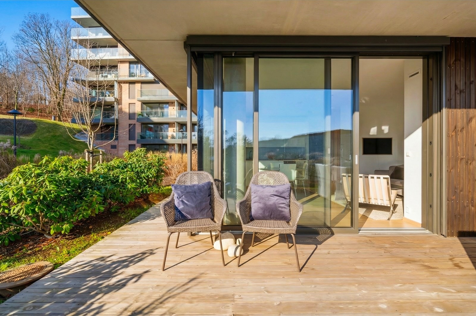 Solrik sydvendt markterrasse på hele 29 kvm Galleribilde