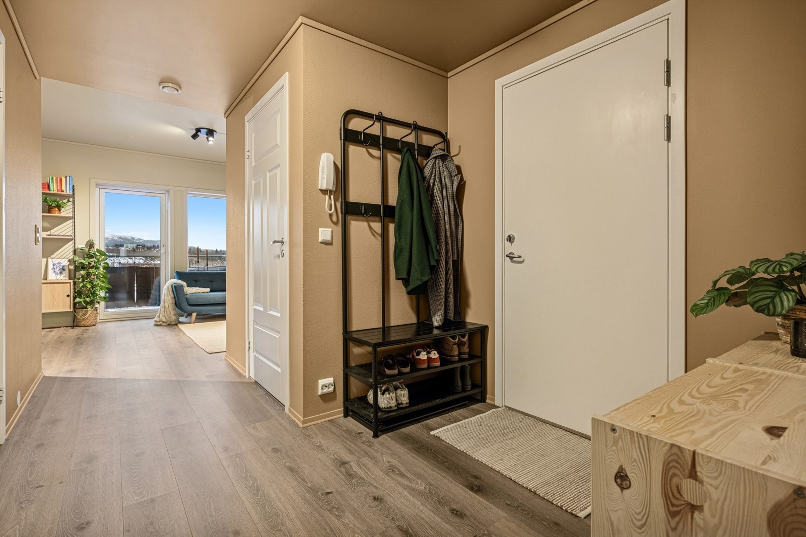 Her møtes du av stilrene overflater og en gjennomført fargepalett. Galleribilde