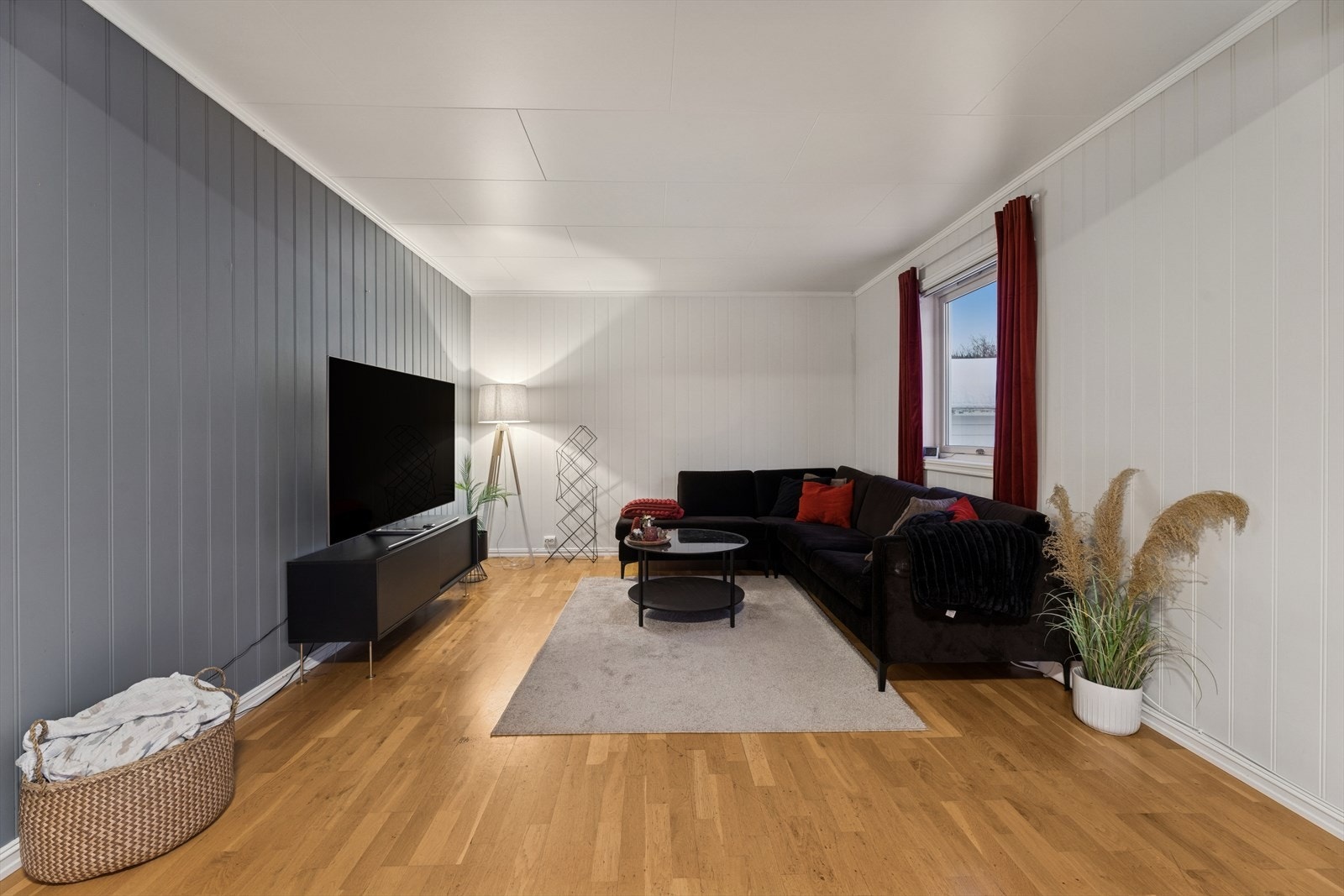 Tv kroken har en lun fin plassering i stuen. Galleribilde